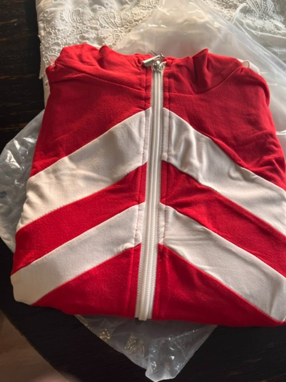 WOMANS TWO PIECE TRACK SUIT  M